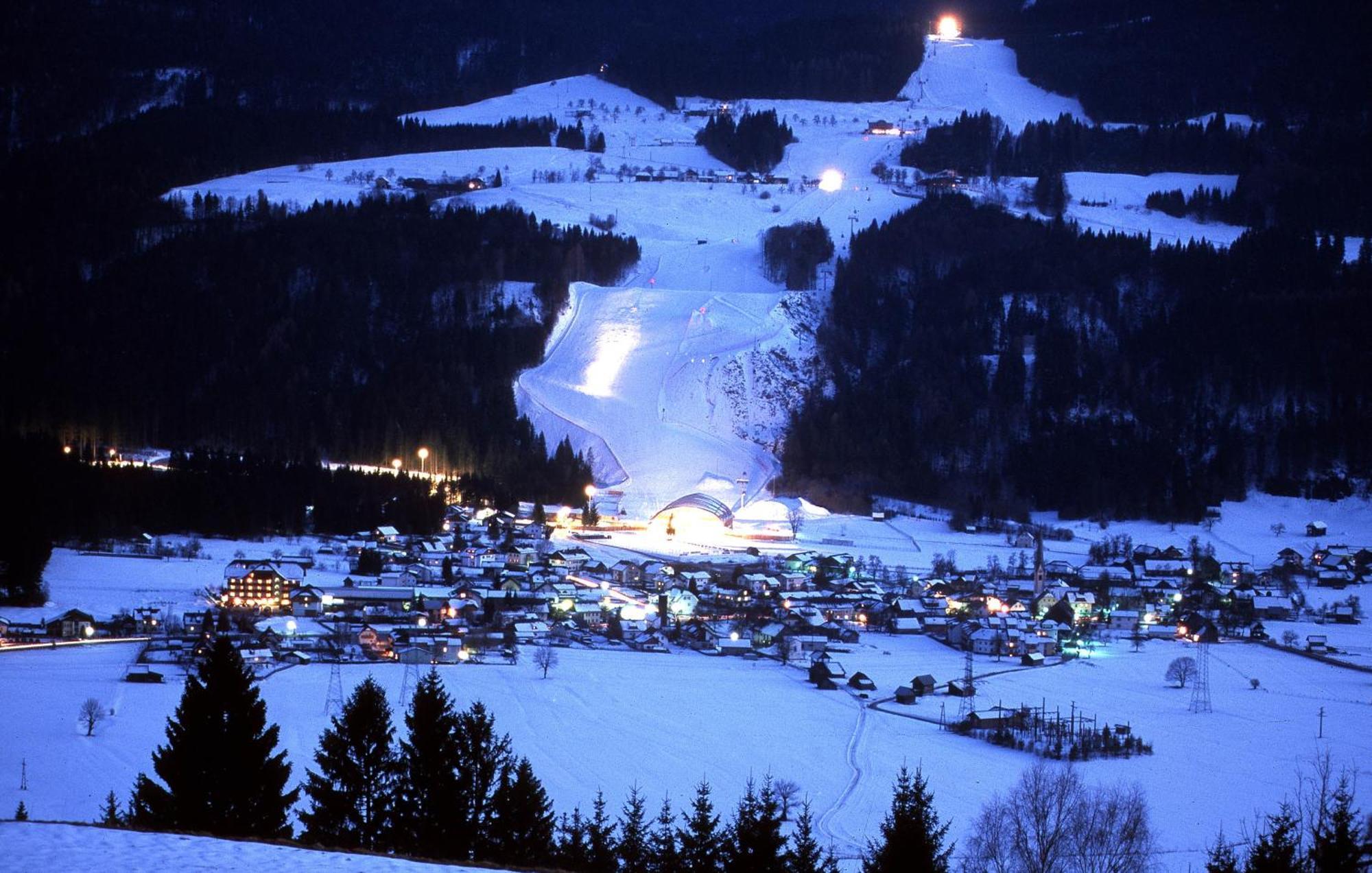 ホテル Enzianbrenner Jenig エクステリア 写真
